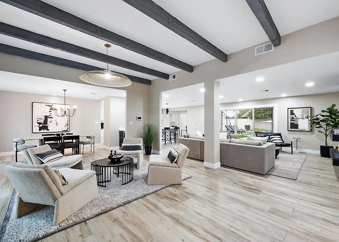 Luxe 4br Oasis With Private Pool Bbq And Ev Chrger