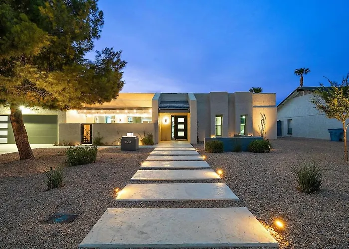 Luxe 4br Oasis With Private Pool Bbq And Ev Chrger Phoenix