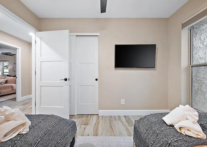 Luxe 4br Oasis With Private Pool Bbq And Ev Chrger * Phoenix