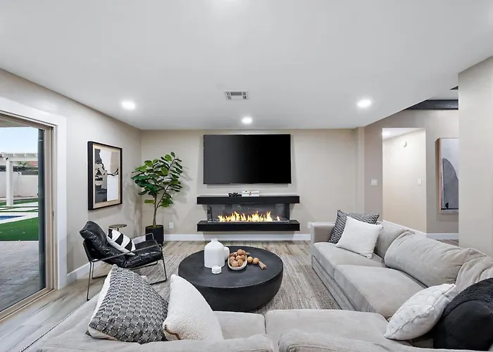 Luxe 4br Oasis With Private Pool Bbq And Ev Chrger