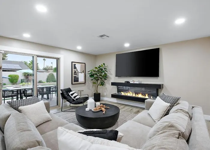 Luxe 4br Oasis With Private Pool Bbq And Ev Chrger *