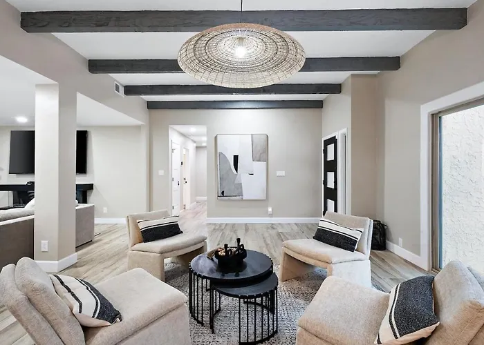 Luxe 4br Oasis With Private Pool Bbq And Ev Chrger *