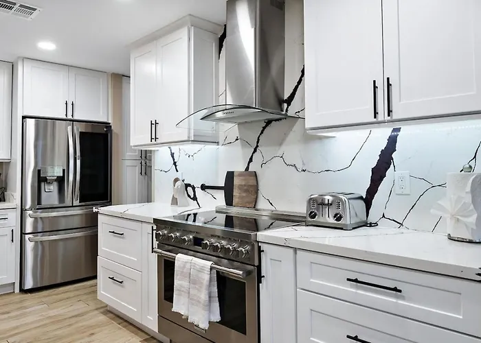 Luxe 4br Oasis With Private Pool Bbq And Ev Chrger *