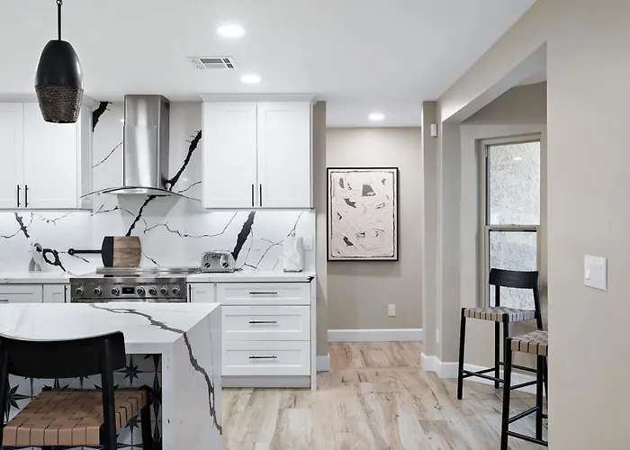 Luxe 4br Oasis With Private Pool Bbq And Ev Chrger Holiday home