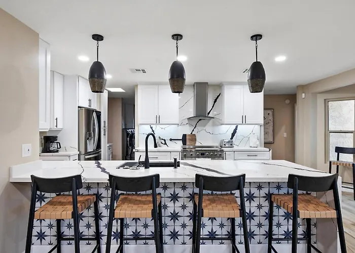 Holiday home Luxe 4br Oasis With Private Pool Bbq And Ev Chrger *