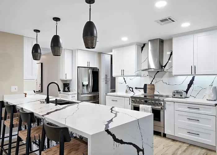 Luxe 4br Oasis With Private Pool Bbq And Ev Chrger Holiday home