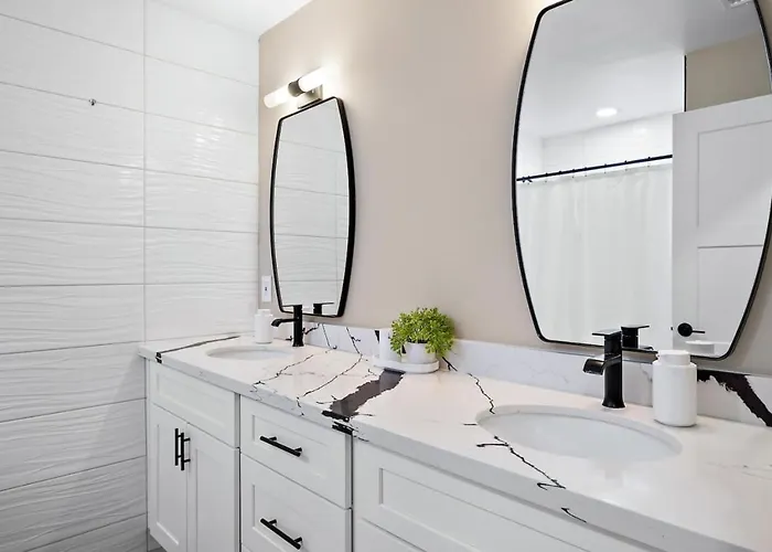 Luxe 4br Oasis With Private Pool Bbq And Ev Chrger Phoenix