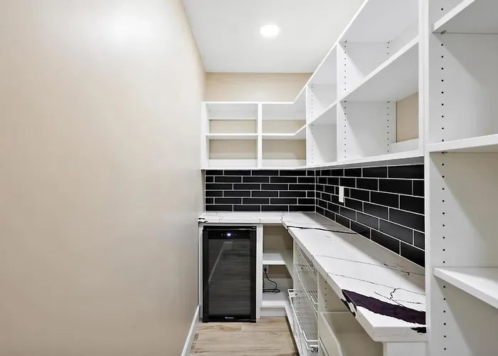 Luxe 4br Oasis With Private Pool Bbq And Ev Chrger * Phoenix