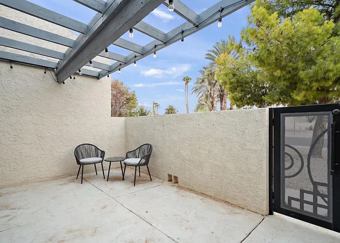 Luxe 4br Oasis With Private Pool Bbq And Ev Chrger