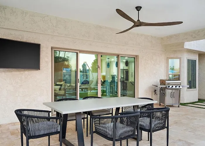 Luxe 4br Oasis With Private Pool Bbq And Ev Chrger *