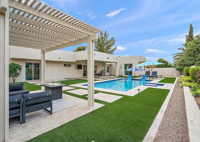 Luxe 4br Oasis With Private Pool Bbq And Ev Chrger *