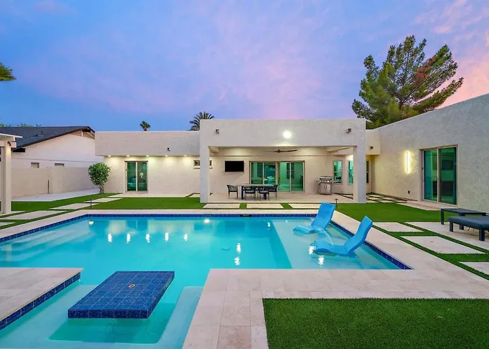 Luxe 4br Oasis With Private Pool Bbq And Ev Chrger *