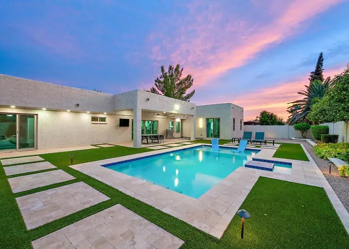 Luxe 4br Oasis With Private Pool Bbq And Ev Chrger Holiday home