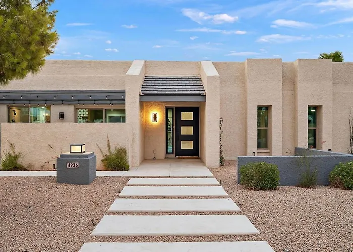 Holiday home Luxe 4br Oasis With Private Pool Bbq And Ev Chrger Phoenix