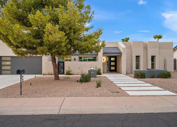 Luxe 4br Oasis With Private Pool Bbq And Ev Chrger Holiday home