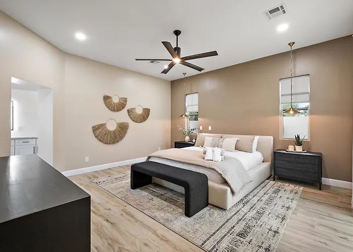 Luxe 4br Oasis With Private Pool Bbq And Ev Chrger Holiday home