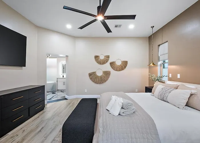 Luxe 4br Oasis With Private Pool Bbq And Ev Chrger