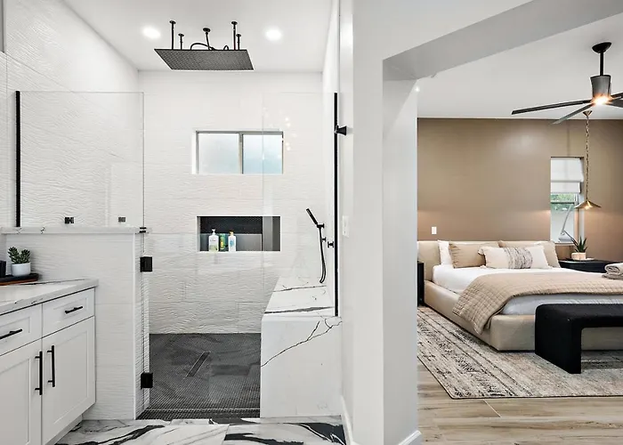 Luxe 4br Oasis With Private Pool Bbq And Ev Chrger Phoenix