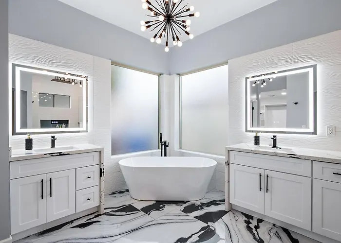 Luxe 4br Oasis With Private Pool Bbq And Ev Chrger